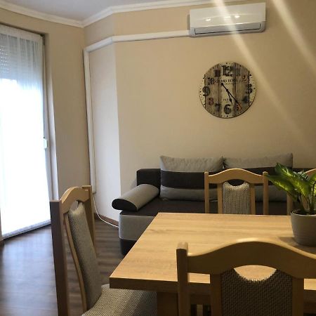 Alina Apartmanok Hajduszoboszlo Bagian luar foto