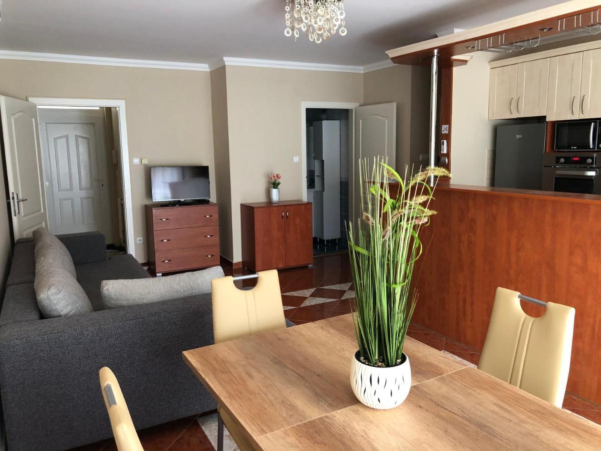 Alina Apartmanok Hajduszoboszlo Bagian luar foto