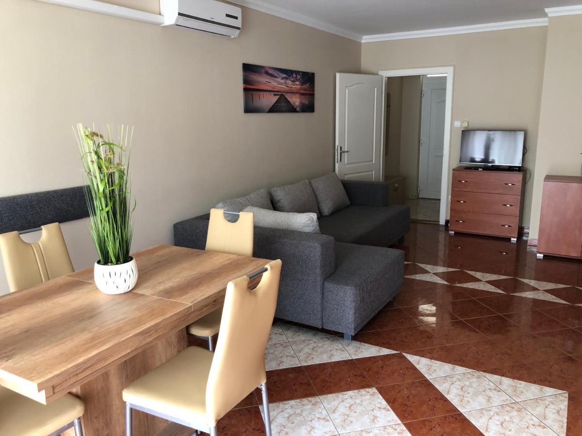 Alina Apartmanok Hajduszoboszlo Bagian luar foto