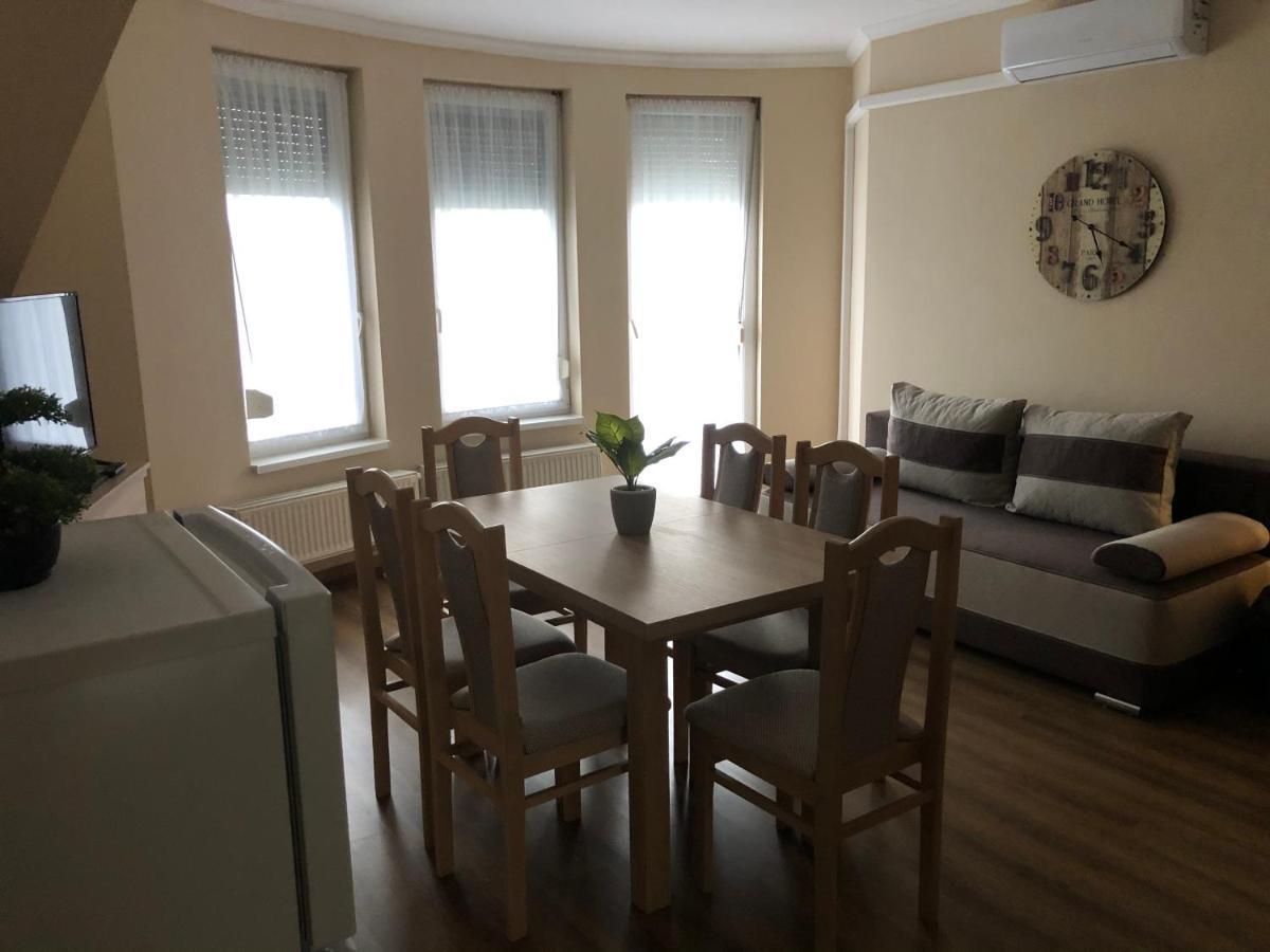 Alina Apartmanok Hajduszoboszlo Bagian luar foto