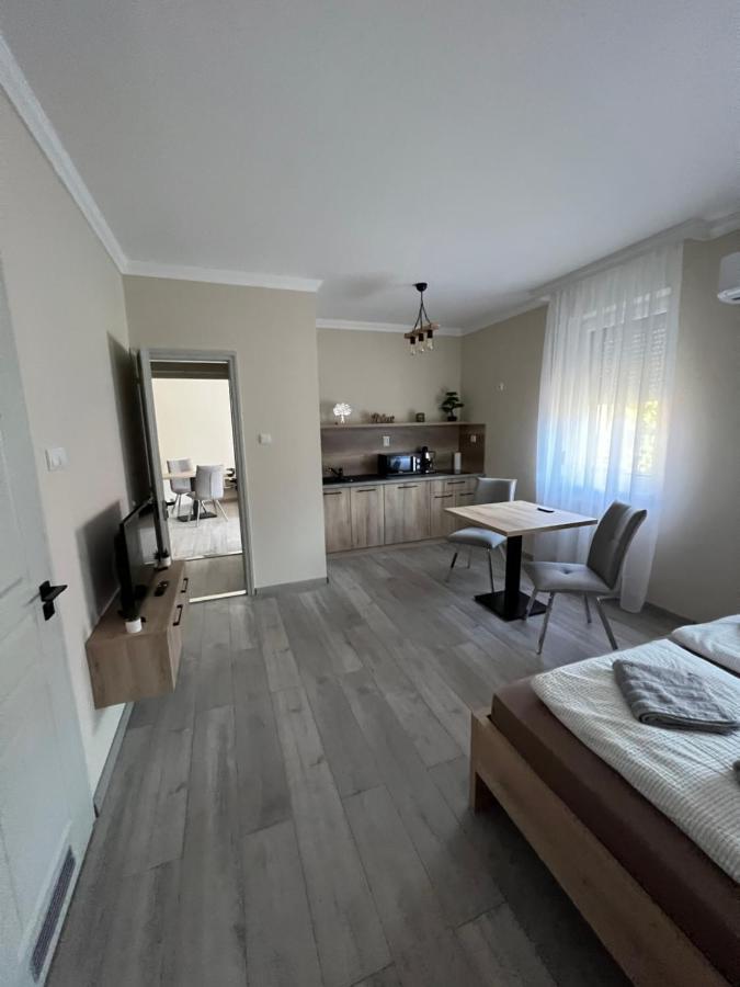Alina Apartmanok Hajduszoboszlo Bagian luar foto
