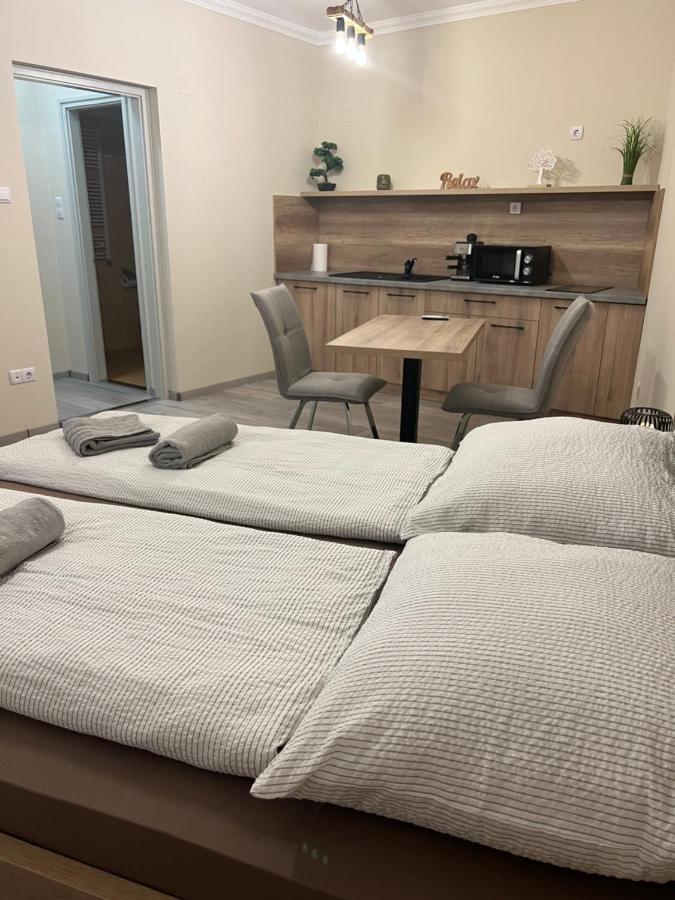 Alina Apartmanok Hajduszoboszlo Bagian luar foto