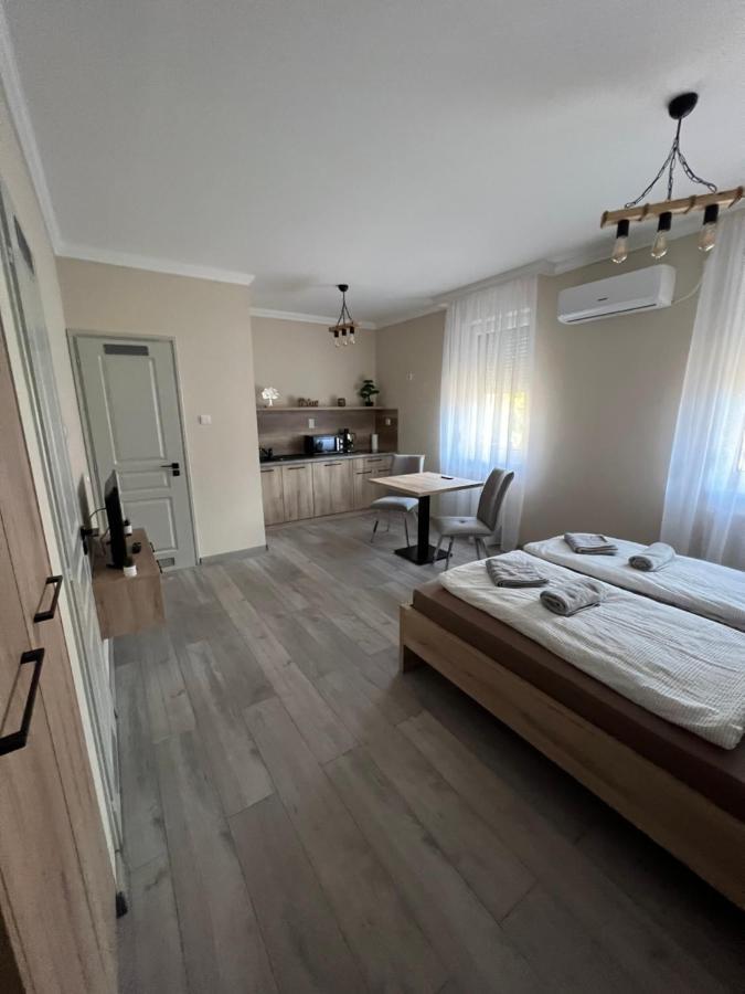 Alina Apartmanok Hajduszoboszlo Bagian luar foto